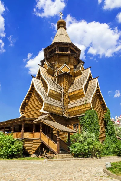 Iglesia de madera en el Kremlin de Izmailovo, Moscú, Rusia — Foto de Stock