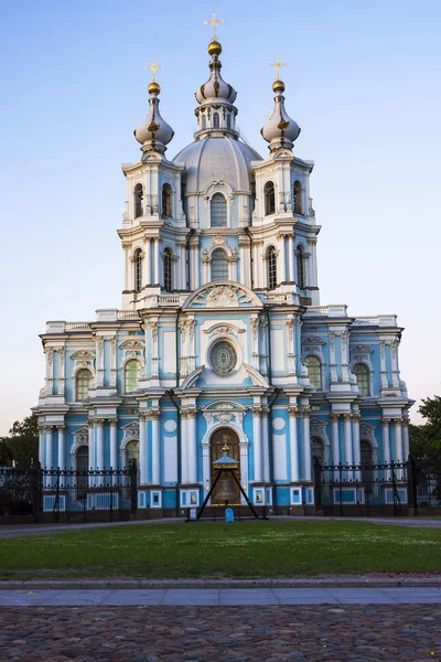 Catedral Smolny, San Petersburgo (noche blanca ) — Foto de Stock