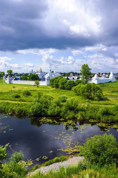 Monasterio de Pokrovsky en Suzdal, Rusia — Foto de Stock