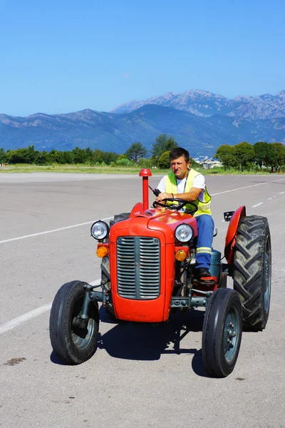 TIVAT, MONTENEGRO-28 AUGUSTUS. retro a mini tractor is used for — Stock Photo, Image