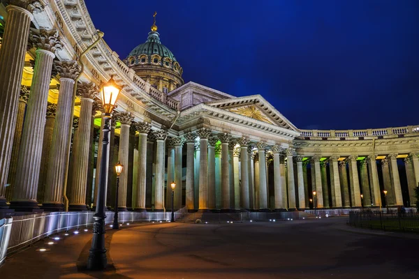 Kathedraal van onze lieve vrouw van kazan, Sint-petersburg, Rusland — Stockfoto