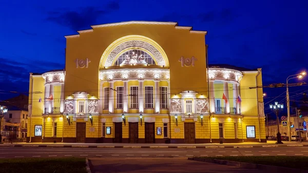 Музично-драматичний театр. зайнявши ніч в Ярославль, Росія — стокове фото