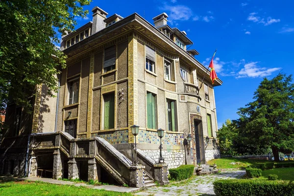 Bellissimo edificio storico nella storica Cetinje, Montenegr — Foto Stock