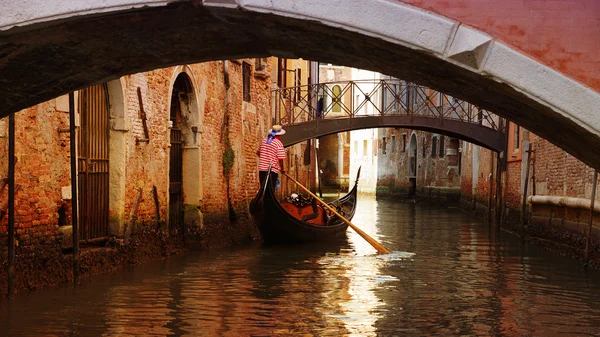 Γονδολιέρης στη Βενετία, Ιταλία — Φωτογραφία Αρχείου