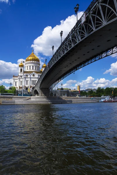 Patriarkaalinen silta Kristus Vapahtajan katedraaliin Moskovassa , — kuvapankkivalokuva