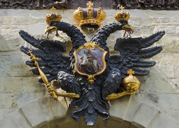 Dubbelkoppige adelaar, het symbool van Rusland (Peter en Paul Fortre — Stockfoto
