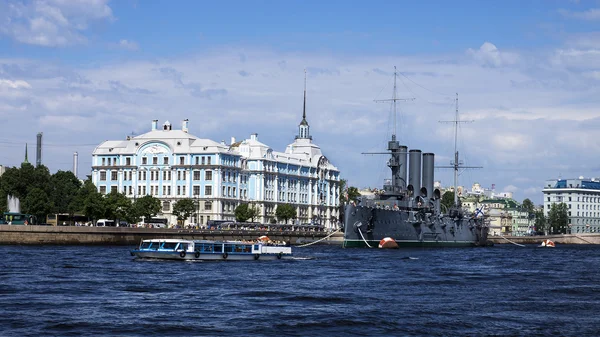 Crucero Aurora en el río Neva, San Petersburgo, Rusia — Foto de Stock