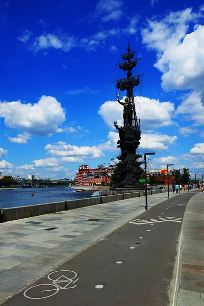 Crimean embankment in Moscow, Russia — Stock Photo, Image