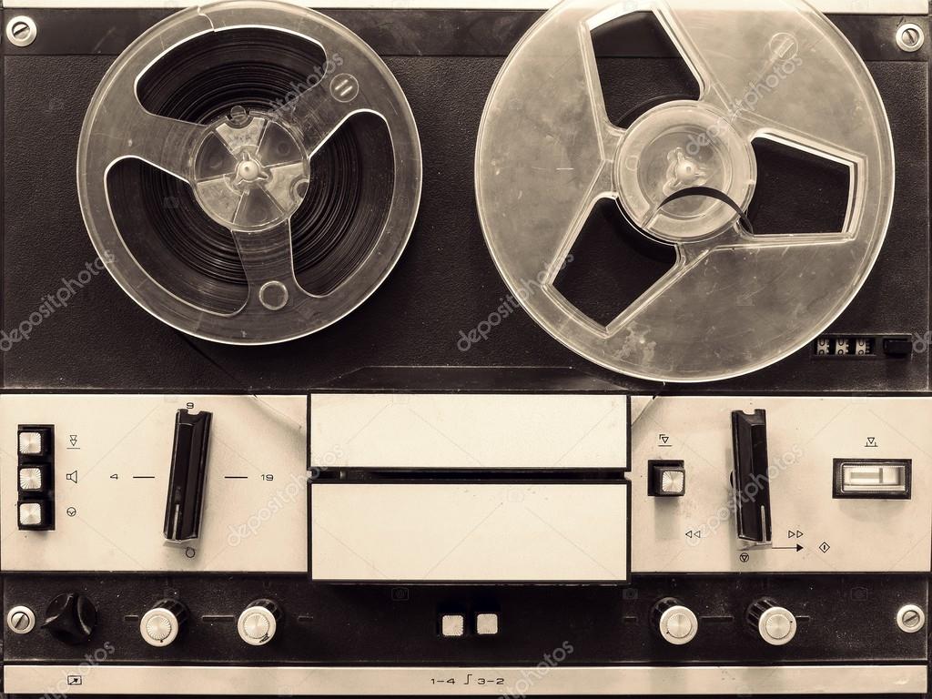 Vintage reel to reel tape recorder Stock Photo by ©deb-37 61765861