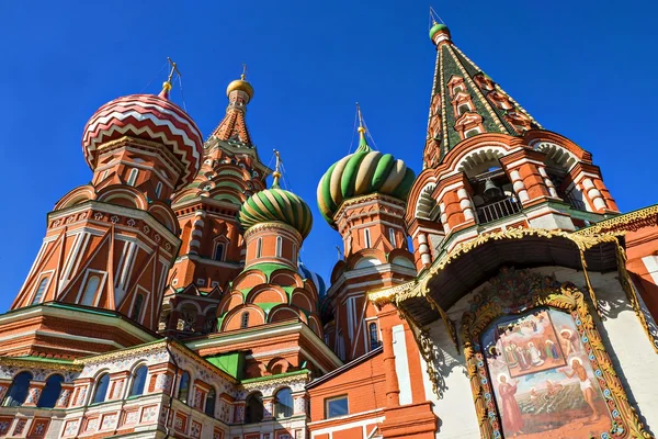 St. Basil's Cathedral on Red Square in Moscow, Russia. — Stock Photo, Image