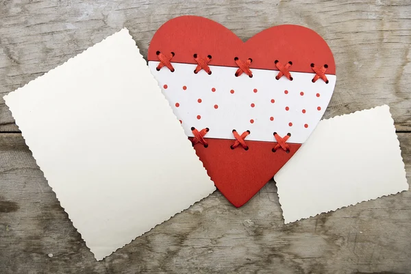 Red heart on a background of the old board (the theme for Valent — Stock Photo, Image