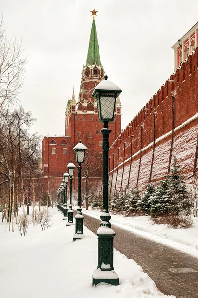 Alley Alexander Garden vicino alle mura del Cremlino di Mosca, Russia — Foto Stock