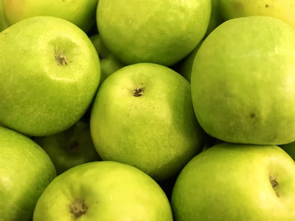 Manzanas verdes maduras — Foto de Stock