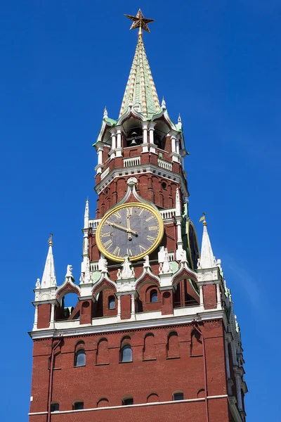 Torre Spasskaya en la Plaza Roja de Moscú, Rusia — Foto de Stock