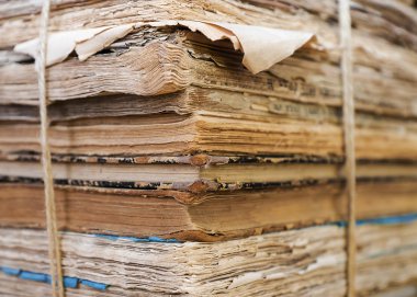 Bir yığın eski kitap