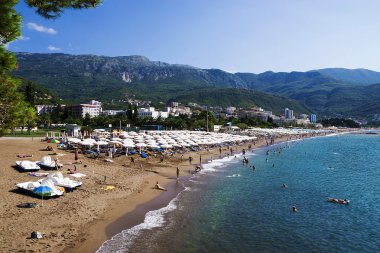 Budva, Karadağ Adriyatik kıyısı kumsalda