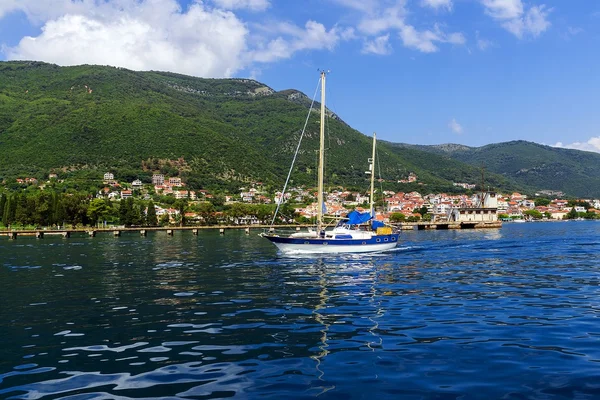 Földközi-tenger partján, Montenegró — Stock Fotó