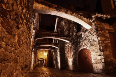 tallinn eski sokakları geceleri. Estonya. Avrupa