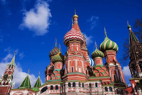 St. Catedral de Basílio na Praça Vermelha em Moscou, Rússia. — Fotografia de Stock