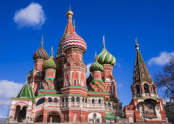 St. Catedral de Basílio na Praça Vermelha em Moscou, Rússia. — Fotografia de Stock