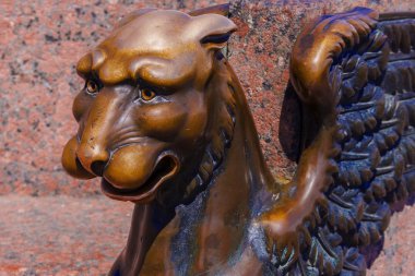 Heykel Griffin setin şehrin Neva Nehri'nin üzerinde