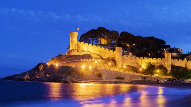 Kale Tossa de Mar gece, İspanya
