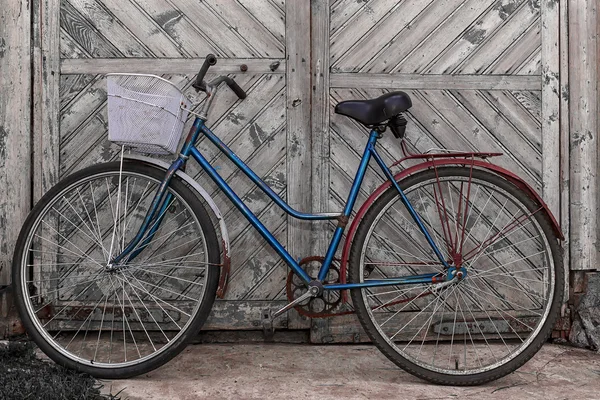 Old bicycle on wooden background — Stock Photo, Image