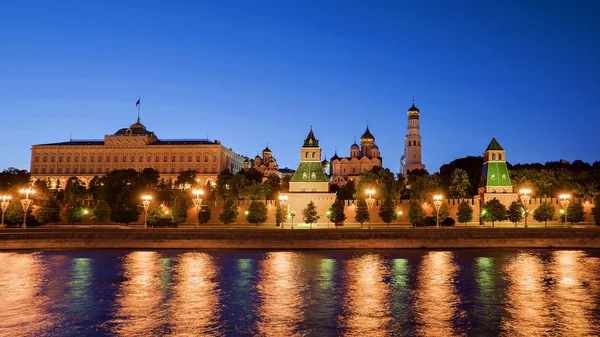 Московский Кремль (ночной вид ) — стоковое фото