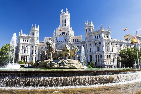 Fuente de Cibeles - una fuente en la plaza del mismo nombre en — Foto de Stock