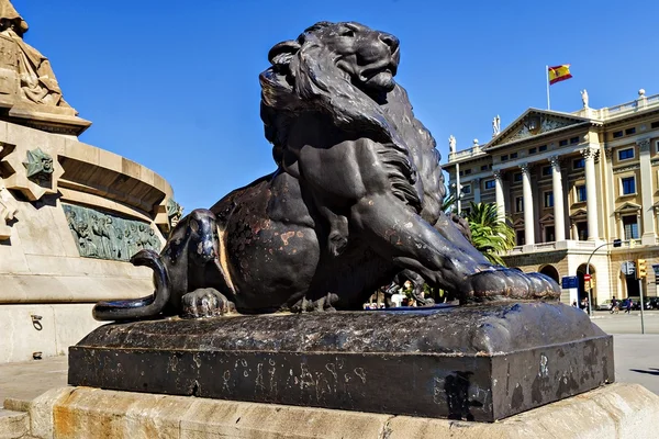 León - un elemento del monumento a Cristóbal Colón en el — Foto de Stock