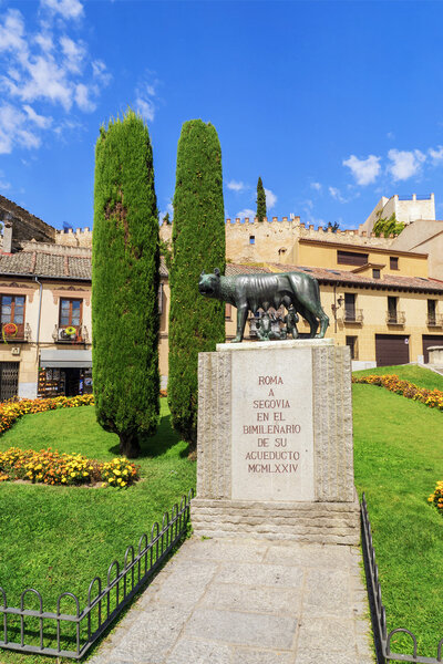 She wolf with Romolo and Remo and the roman aqueduct in Segovia,
