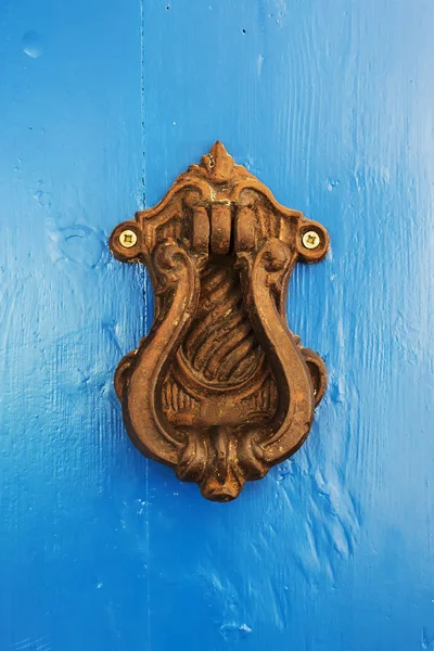 Vintage železné držadlo na staré dveře — Stock fotografie