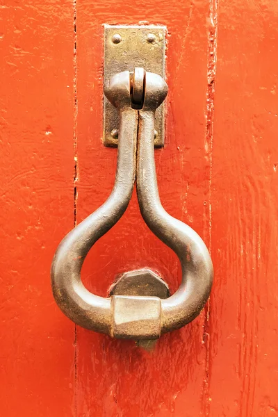 Vintage železné držadlo na staré dveře — Stock fotografie