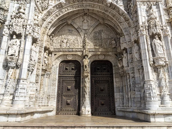 The Jeronimos Monastery or Hieronymites Monastery is located in — Stock Photo, Image