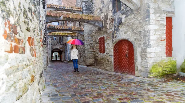 St. Catherine's Passage - a small historic street in Tallinn, Estonia — Stock Photo, Image