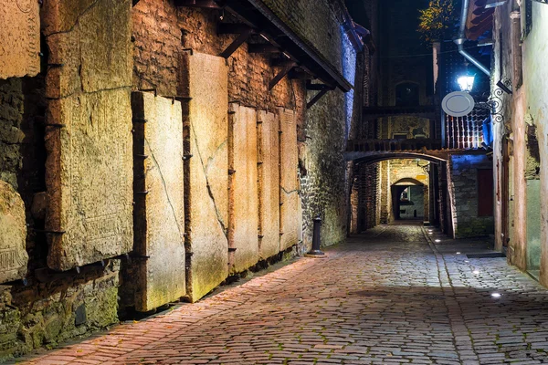 Old streets night in Tallinn. Estonia — Stock Photo, Image