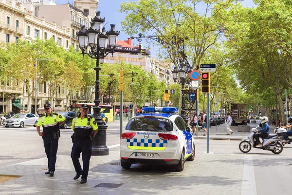 BARCELONA, ESPAÑA - 15 DE SEPTIEMBRE: Policía española en el Paseo de Gracia — Foto de Stock