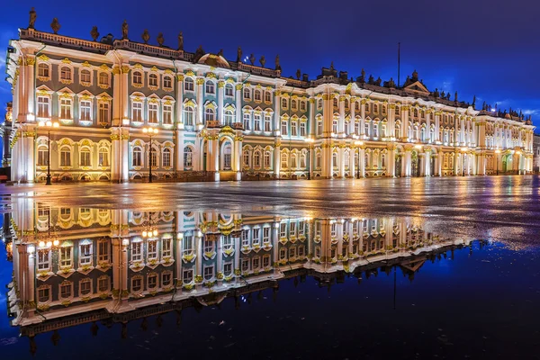 Noches blancas en San Petersburgo. Museo Estatal del Hermitage — Foto de Stock