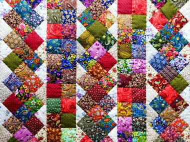 arka planı renkli patchwork kumaşlar