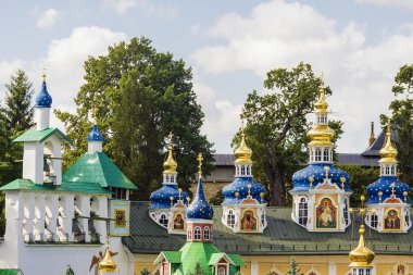 Kutsal Dormition Pskov-mağaralar Manastırı - en büyük biri ve mo