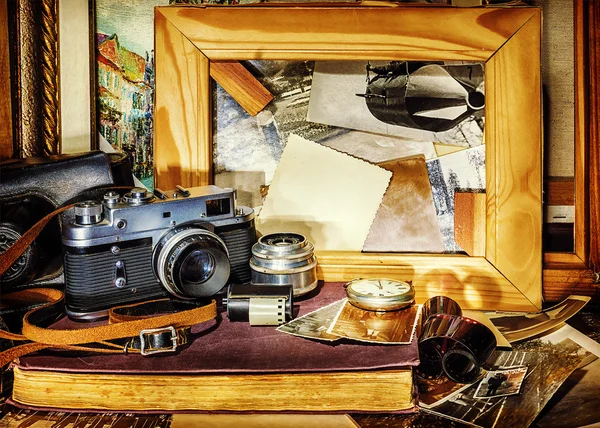 Vintage tárgyakat a háttérben a régi photogra összetétele — Stock Fotó
