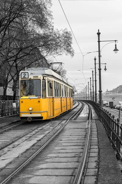 Yellow tram on the embankment of Budapest — Stock Photo, Image