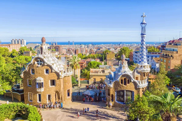 Park Güell Barcelonában, Spanyolország — Stock Fotó