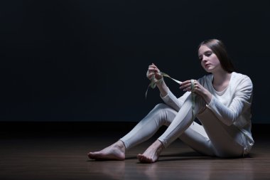 Yeme bozukluğu ile kız