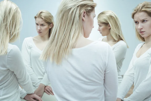 Vrouw addcited aan psychotrope medicijnen — Stockfoto