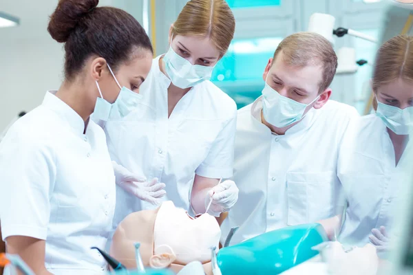 Tandheelkundige zorg is zeer belangrijk — Stockfoto
