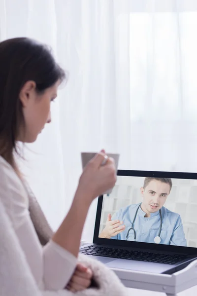 Graças a Deus para skype médico — Fotografia de Stock