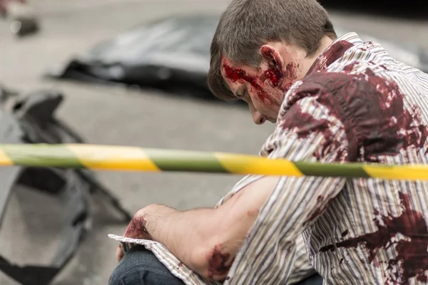 Verletzter Mann blutet — Stockfoto