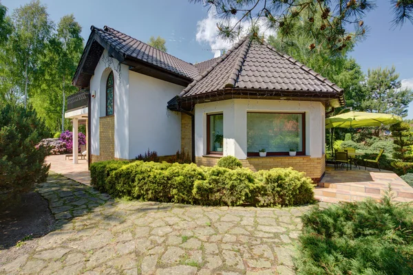 Gyönyörű új design fehér villa — Stock Fotó