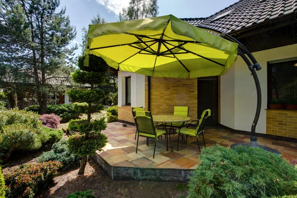 현대적인 디자인 정원 테이블 세트 — 스톡 사진